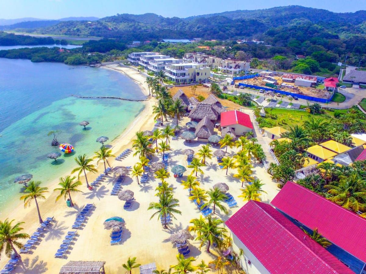 Las Palmas Beach Hotel Dixon Cove ภายนอก รูปภาพ