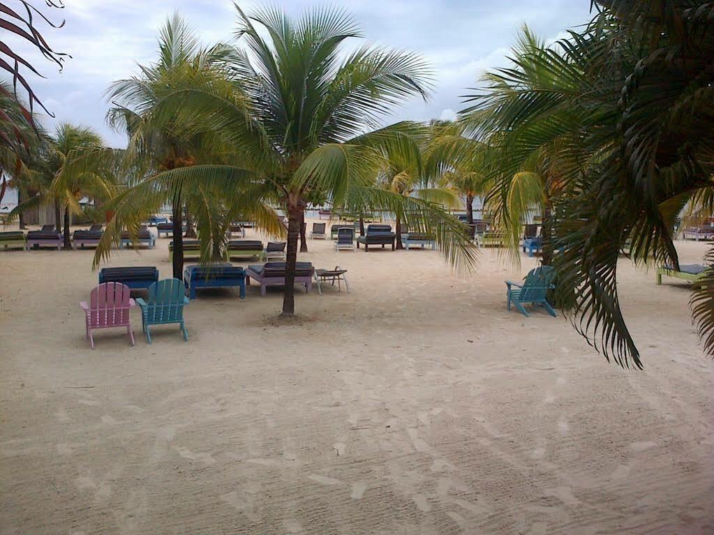 Las Palmas Beach Hotel Dixon Cove ภายนอก รูปภาพ