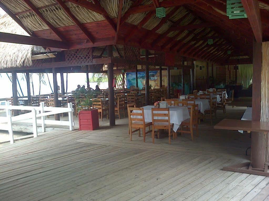 Las Palmas Beach Hotel Dixon Cove ภายนอก รูปภาพ